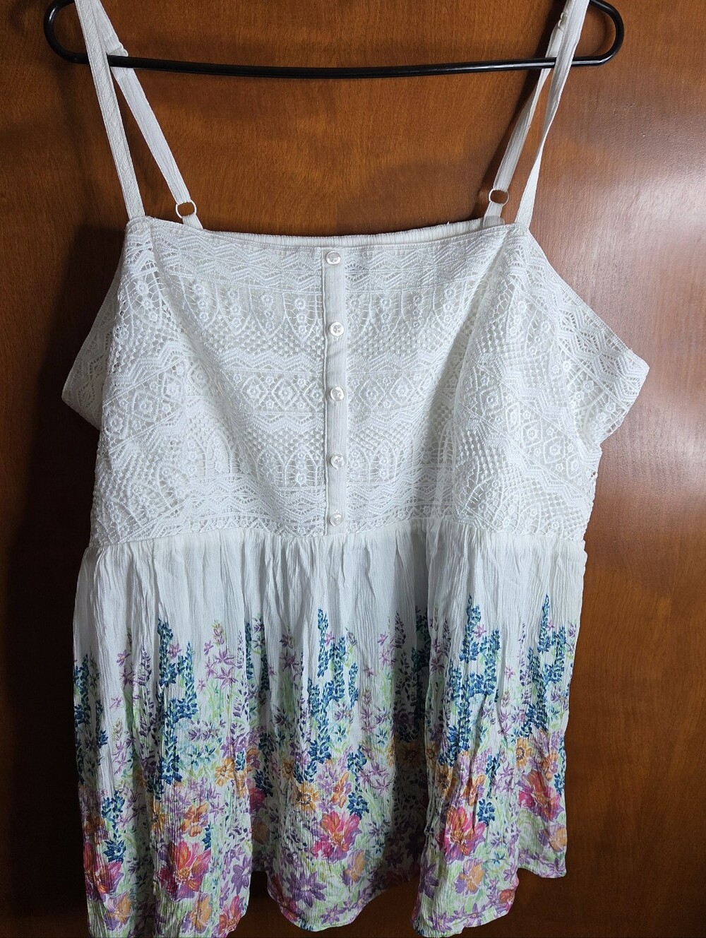 Torrid Sleeveless Blouse Size 4XL Flowy Floral Print Lace & Button Detail